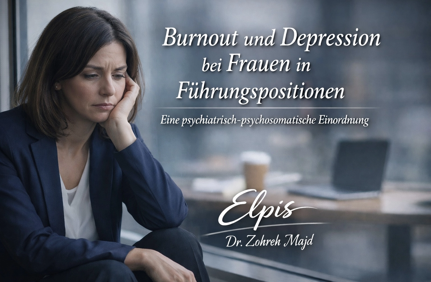 Ein Mädchen in einem weißen Kleid steht in einem Boot mitten im Meer, mit dem Rücken zur Kamera, Meer, Ozean